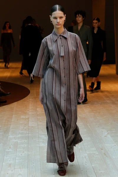 Look 28